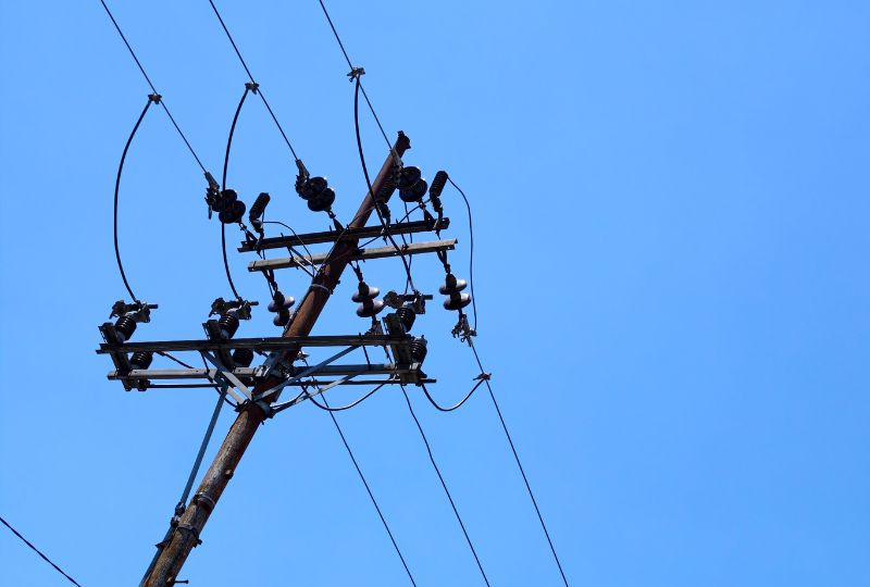 Kuwait restores electricity transmission line